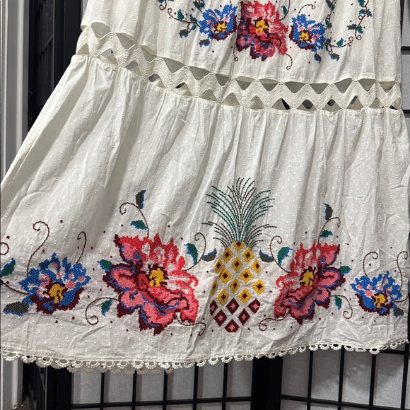 🌴Farm Rio Macaw 🦜 Cross Stitch Embroidered maxi midi Dress Off-White Size M NWT - Picture 10 of 12